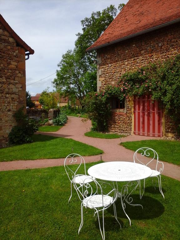 Chambres D'Hotes La Vie En Roses Iguerande Eksteriør bilde