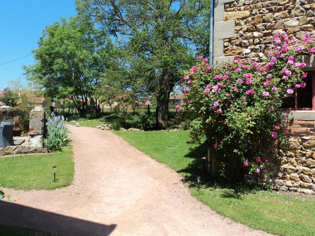 Chambres D'Hotes La Vie En Roses Iguerande Eksteriør bilde